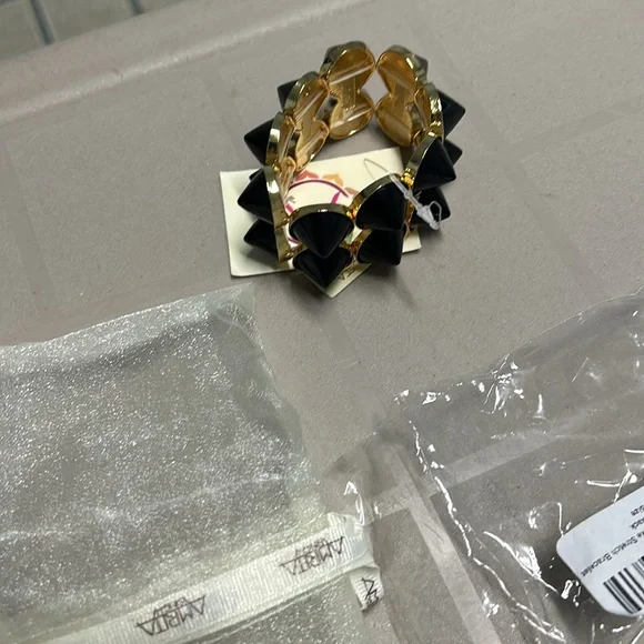 New Jet Black & Gold tone Hampton Spike Stretch Bracelet - Picture 7 of 7